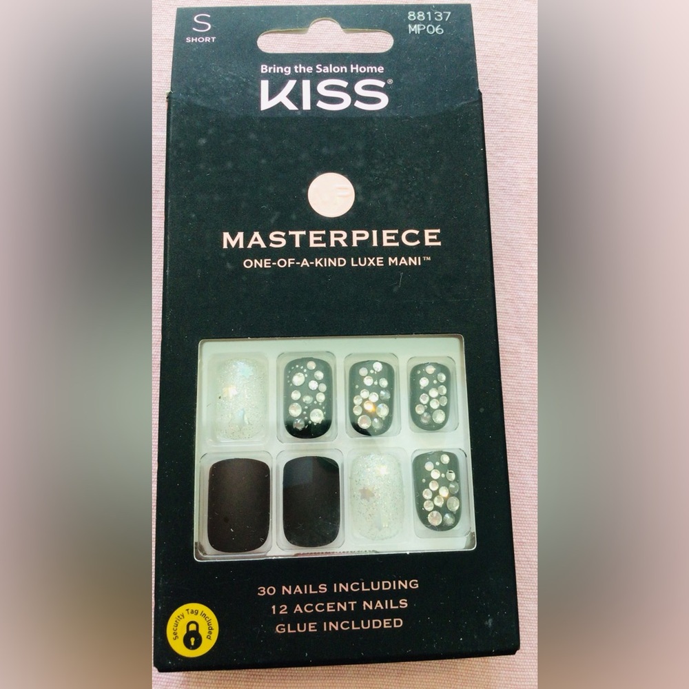 Kiss Masterpiece Luxe Mani with Black and Silver Accents NEW